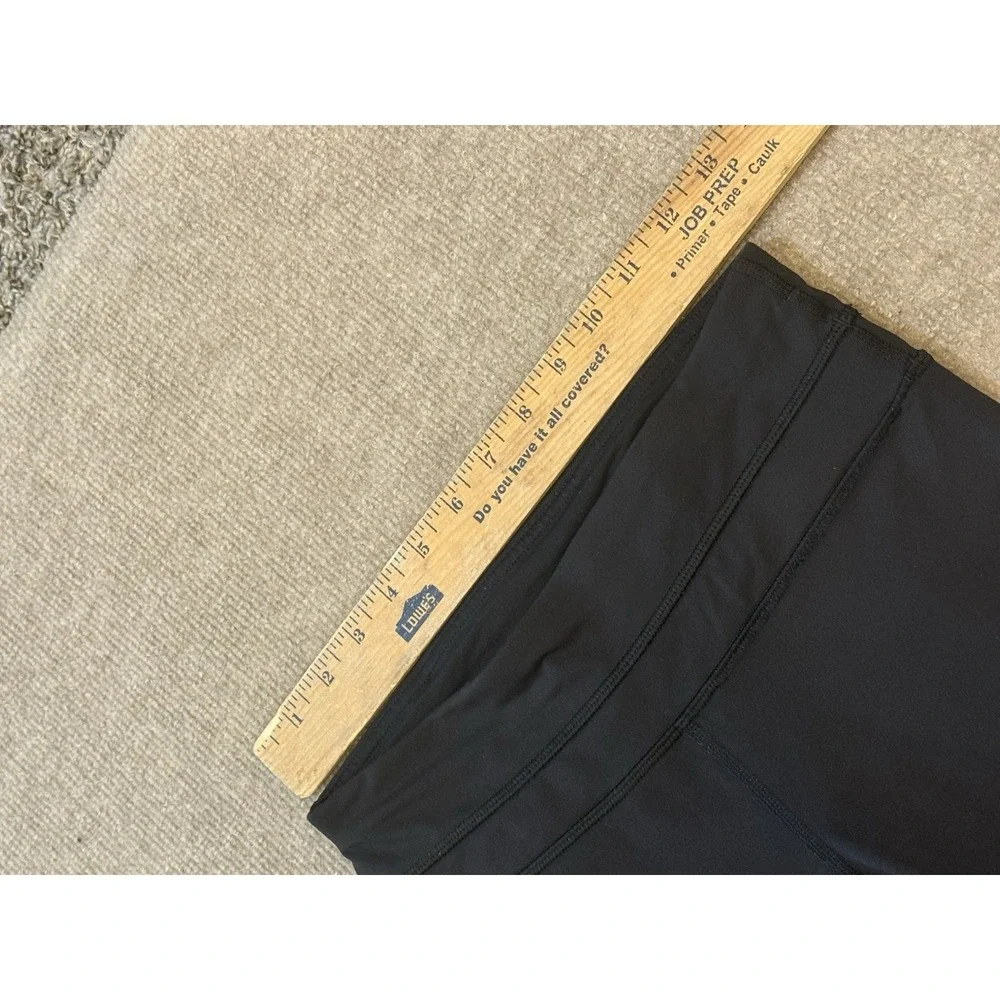 Lululemon Athletica Crop Black Leggings Sport Athleisure Yoga Women's Size 6